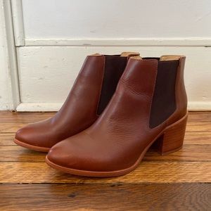 Nisolo Leather Heeled Chelsea Booties